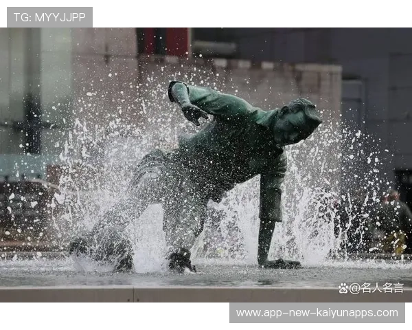 球迷恶搞对手雕像，引发双方城市“口水战”