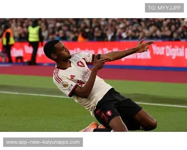 英超精彩战绩回顾：阿森纳艰难战平桑德兰，曼联潇洒平热刺，英超0203赛季阿森纳